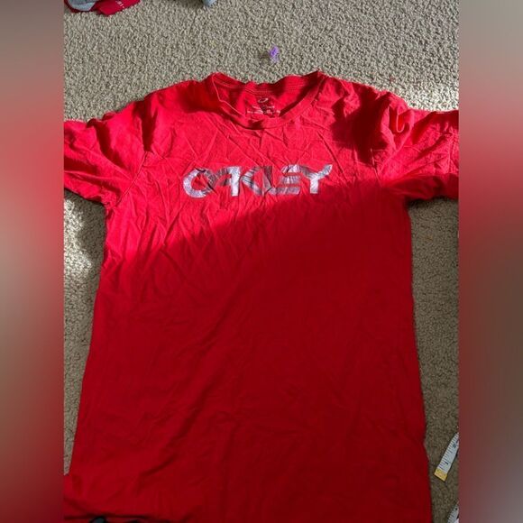 Oakley Tshirt  - Picture 1 of 2